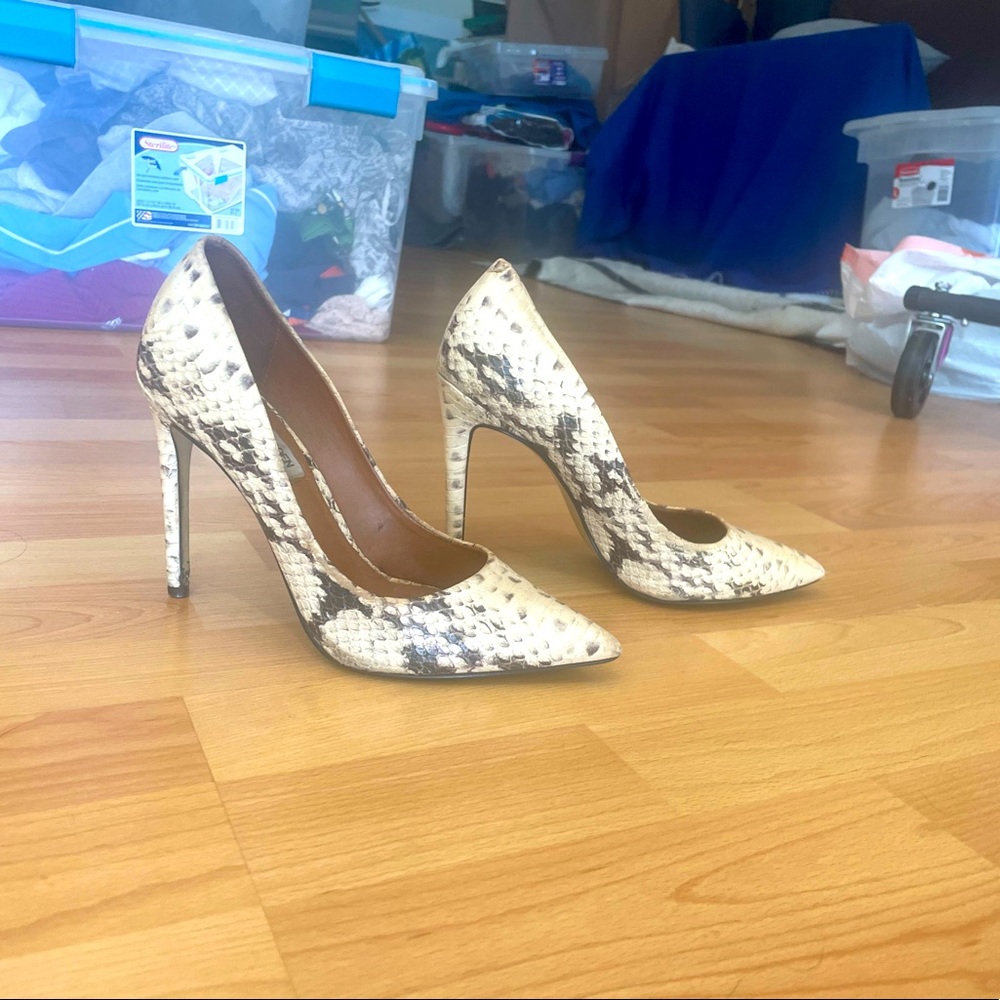 Steve Madden alligator heels (7.5)